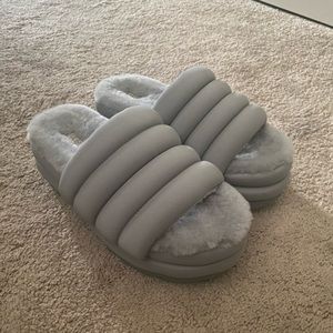 7.5 UGG slippers